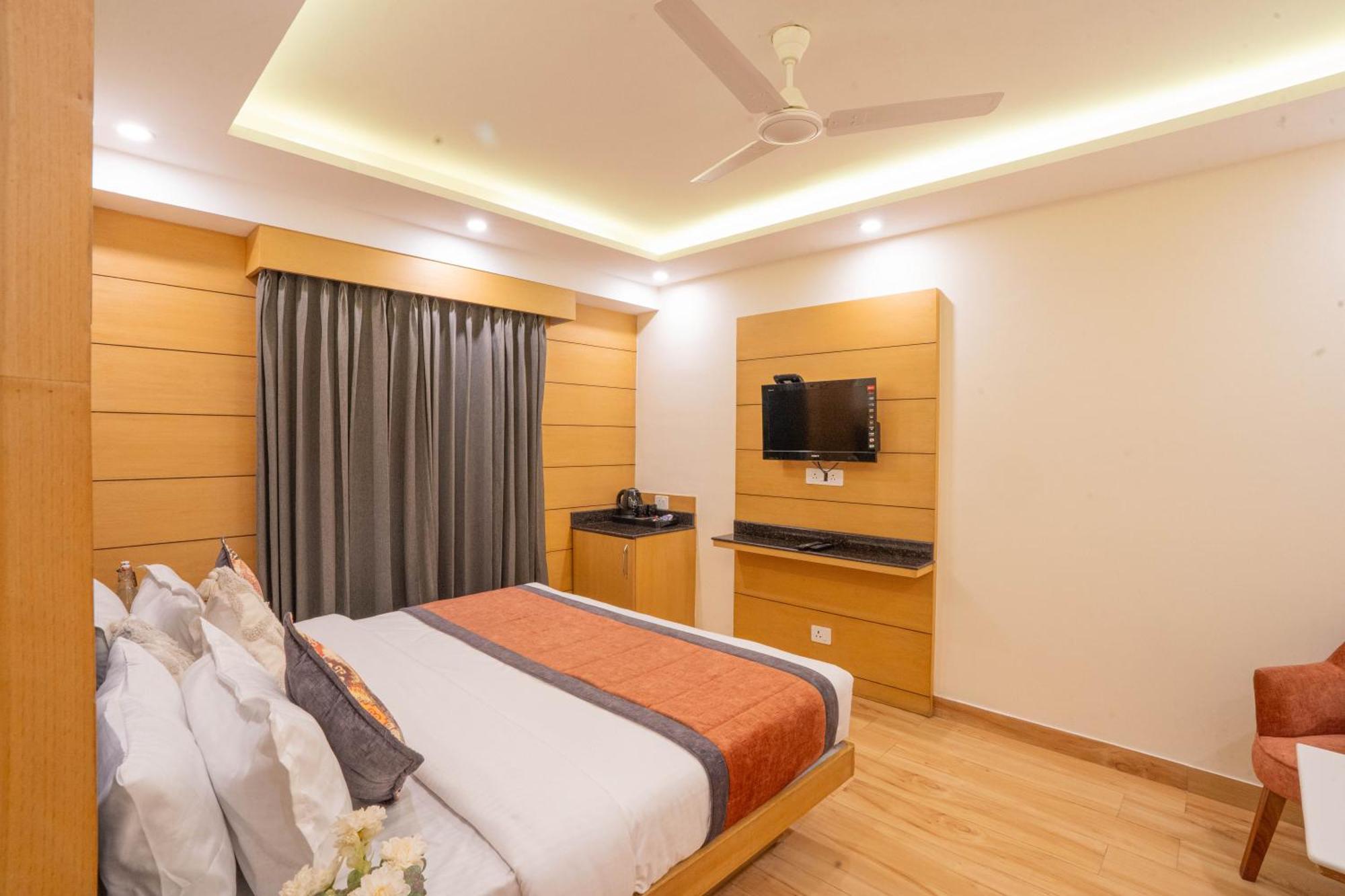 Perfectstayz Premium At Mall Road Mussoorie Exterior photo