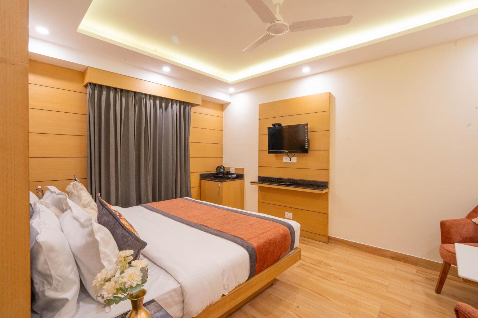 Perfectstayz Premium At Mall Road Mussoorie Exterior photo