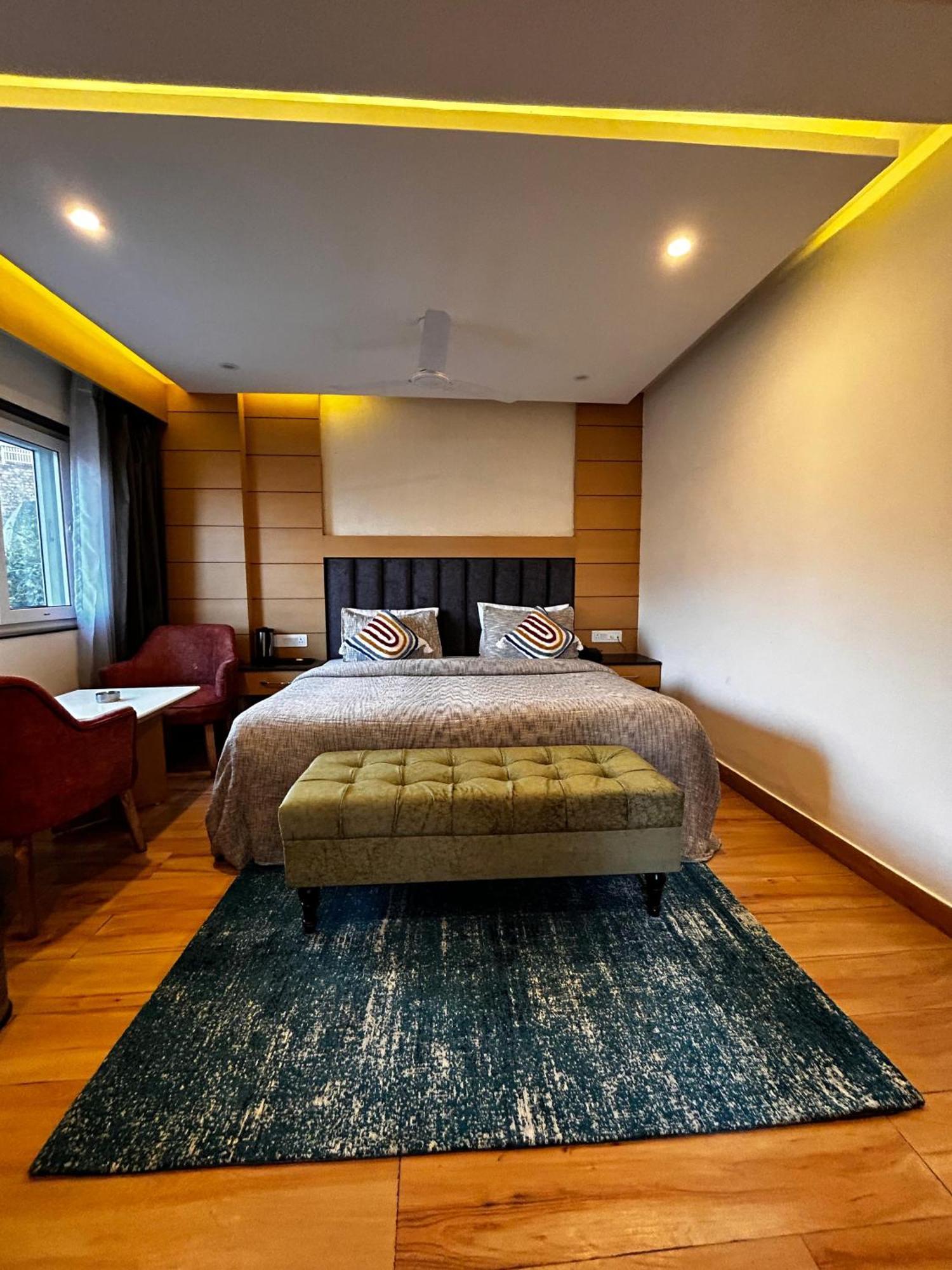 Perfectstayz Premium At Mall Road Mussoorie Exterior photo