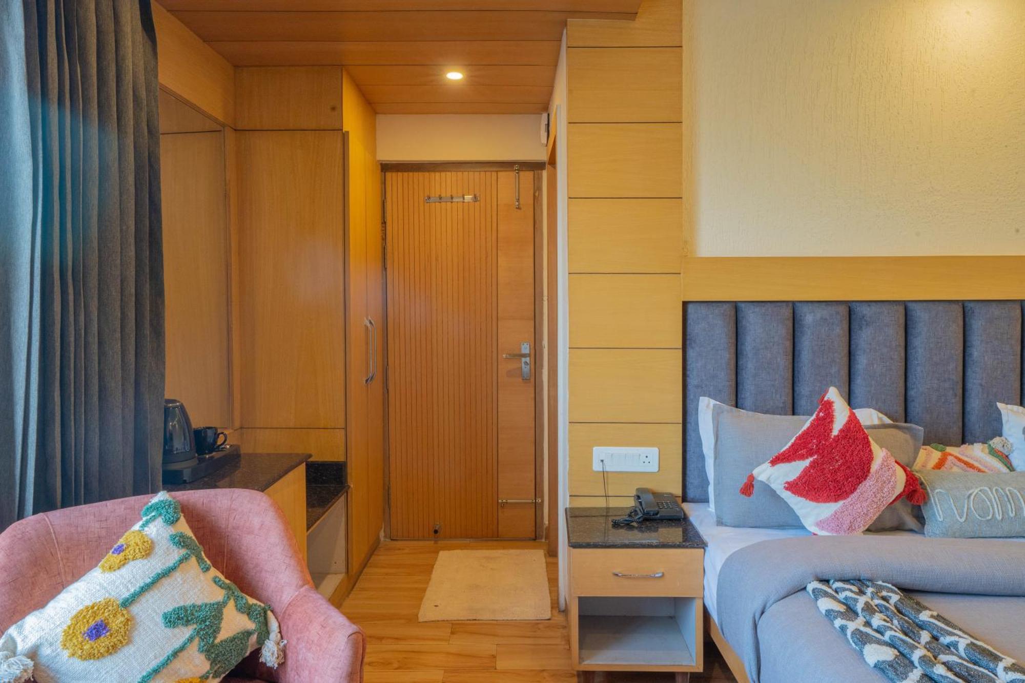 Perfectstayz Premium At Mall Road Mussoorie Exterior photo