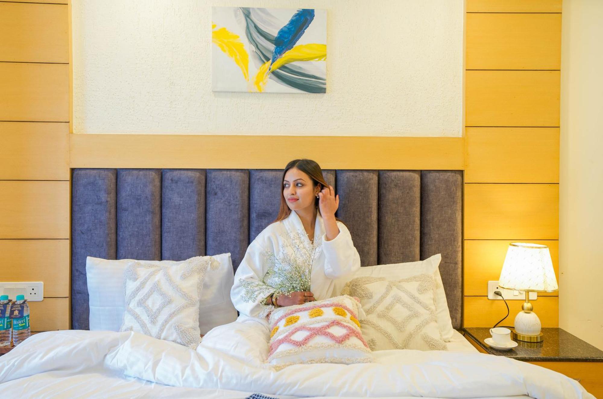 Perfectstayz Premium At Mall Road Mussoorie Exterior photo